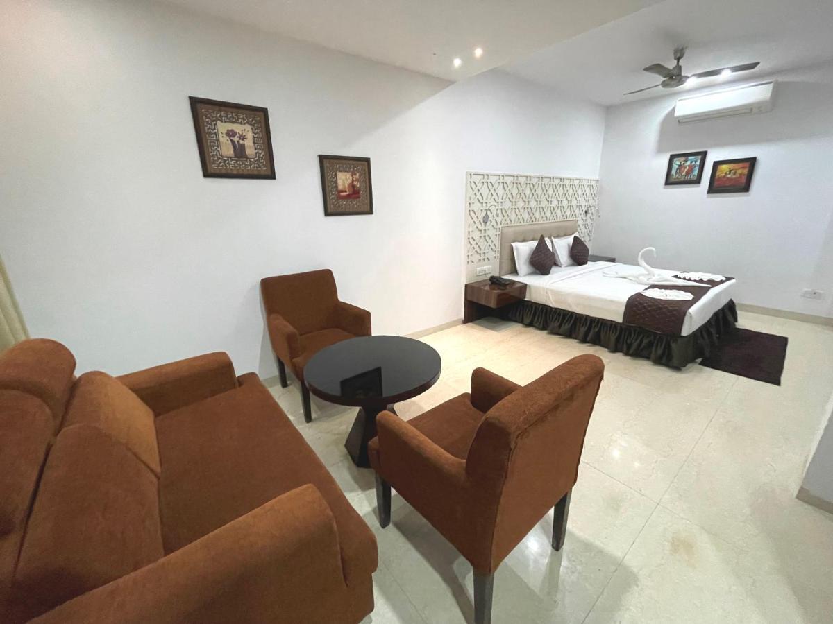 Hotel Goa Continental Arpora Esterno foto