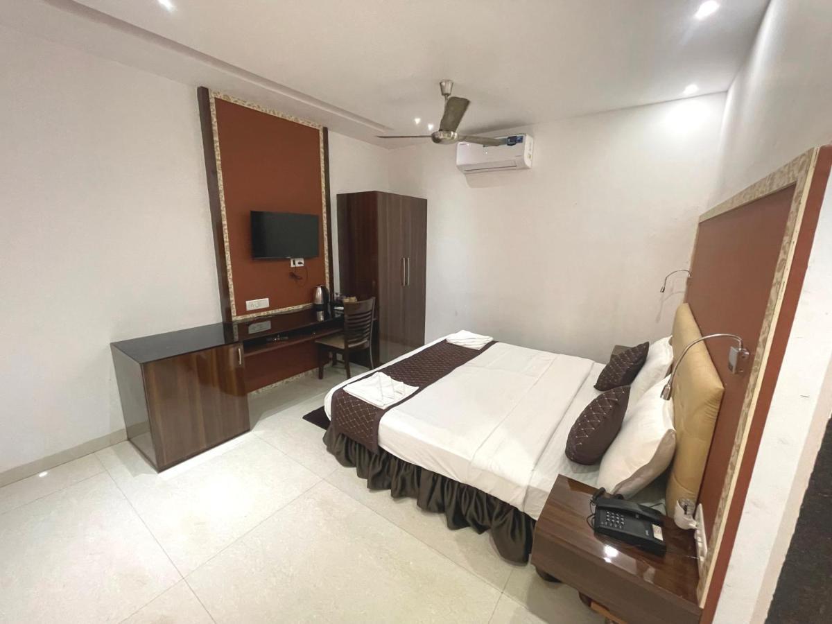 Hotel Goa Continental Arpora Esterno foto