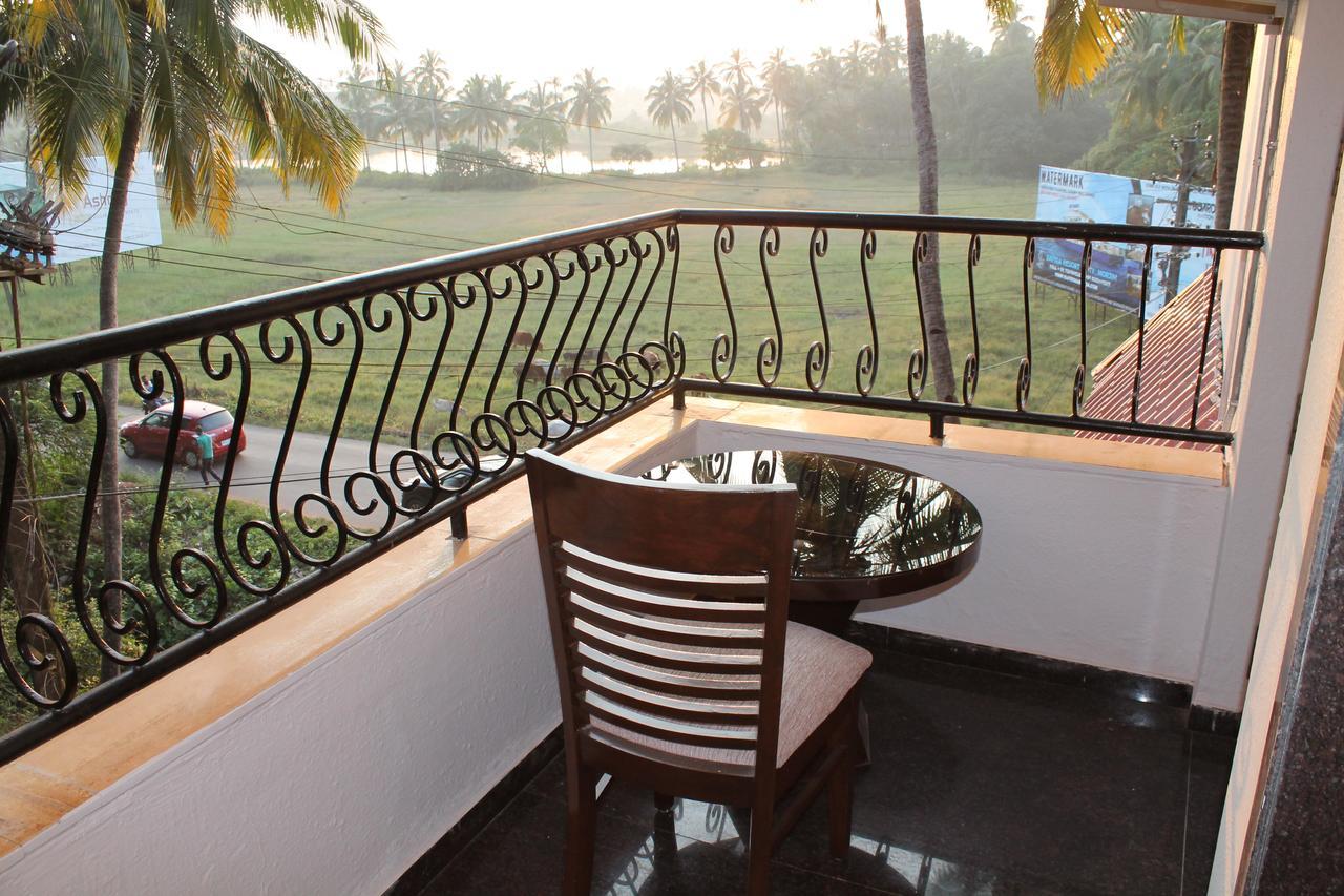 Hotel Goa Continental Arpora Esterno foto