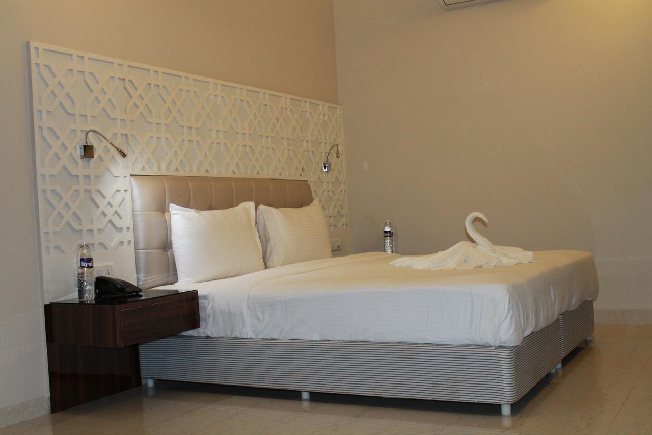 Hotel Goa Continental Arpora Esterno foto