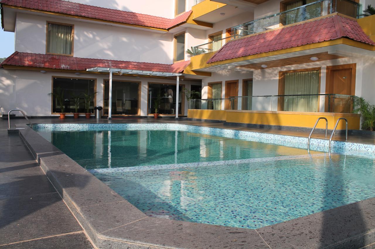 Hotel Goa Continental Arpora Esterno foto